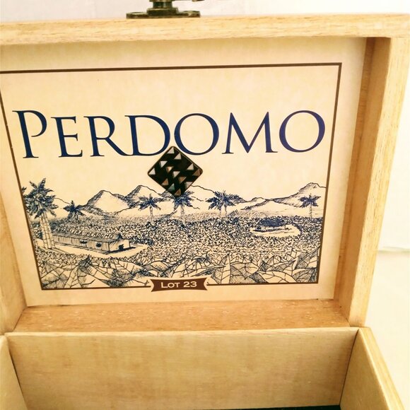 Suenos de Saundra Upcycled Collection, Perdomo Cigar Box Purse - Picture 13 of 15